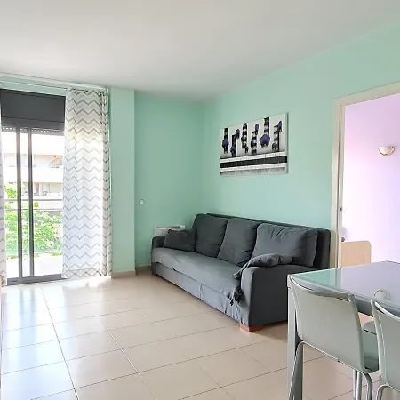 Fantastic 3 Bedroom Apartment, 300m To The Sea Apartment