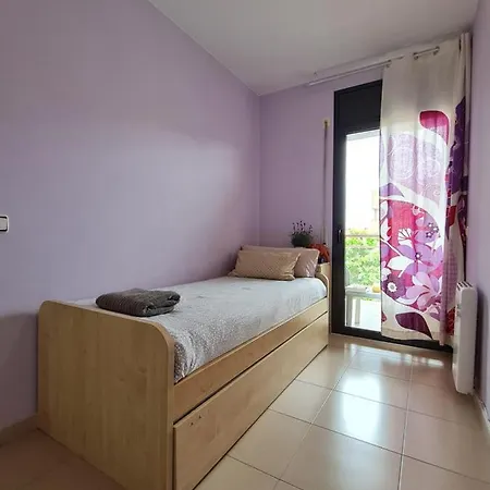 Apartment Fantastic 3 Bedroom Apartment, 300m To The Sea *
